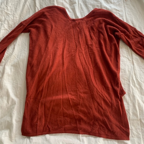 Staccato hi-low doleman sweater - Picture 3 of 3